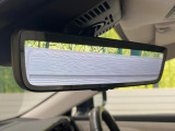 【デジタルインナーミラー】後席の大きな荷物や同乗者で後方が確認しづらい時でも安心!カメラが撮影した車両後方の映像をルームミラー内に表示。クリアな視界で状況の確認が可能です!