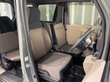 乗降がしやすい運転席。