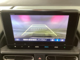 【バックカメラ】運転が苦手な方も車庫入れラクラクです!ギアをリバースに入れれば自動的に切り換わりますので、面倒な操作は不要です♪狭い駐車場もお車を傷つけず安心ですね!