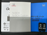 スマートキーは鍵をバッグに入れたままでもドアロックの開閉やエンジンのON・OFFができます。夜間や雨の日も鍵を探さなくて良いので便利です。
