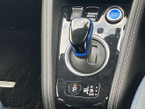 電制シフトは、手首を軽く動かすだけで操作できる、まったく新しい操作感です。