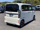 リアはプライバシーガラス付です。見た目もかっこいいですよね。また、太陽光を防ぐので冷房の効きを良くする効果もあるんです。エアコンを控えめにすれば燃費向上も見込めますよ。