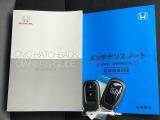 メンテナンスノート【整備記録簿】、取説も揃ってます。スマートキーはバッグなどにしまったままボタン操作でエンジンの始動・停止ができて大変便利です。