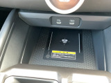 ワイヤレス充電器です。