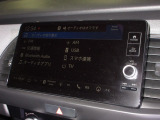 ナビゲーションはホンダコネクトディスプレイを装着しております。AM、FM、Bluetooth、フルセグTVがご使用いただけます。初めて訪れた場所でも道に迷わず安心ですね!