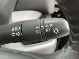 暗い場所に行くと点灯し明るい場所に行くと消灯します オートライトつきです