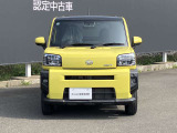 フロントガラスの上部には衝突軽減ブレーキの装置も付いており、より安全に運転を楽しんでいただくことができます。