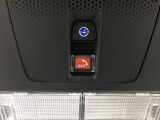 天井には緊急通報ボタンが装備されています。