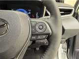 レーダークルーズコントロールを搭載しております。前車との距離をレーダーで測り一定の車間距離とスピードを保つとても便利な機能です。高速道路で楽に安心安全です!