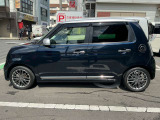 純正アルミホイール標準装備車両です。