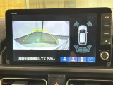 リバースギアに入れるだけで後方の表示へ切り替わります。夜間や雨の日の駐車も楽になりますよ。