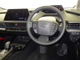 運転席まわりです。 各操作スイッチは使いやすい位置に配置されてます。
