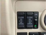 【両側パワースライドドア】両側がパワースライドドアになっており、運転席のスイッチやスマートキーでも開閉が可能です!開口部も広いので乗り降りも楽々♪