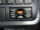 運転席からもスイッチ1つでリヤドアを開閉する事ができます。