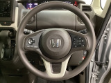 ハンドルにHondaセンシング系のクルーズコントロールやレーンキープアシストなどのスイッチと、オーディオの操作スイッチが装備されています。ハンドルから手を離さず安全に操作できます。