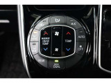 運転席と助手席、それぞれ温度調節ができ、オールシーズン快適なオートエアコンとなっております!