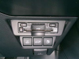 ETC車載器を装備しています。高速道路の料金所もストレスなく通行できます。すっきりとしたビルトインタイプですよ。