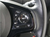 ◆アダプティブクルーズコントロール◆予め設定した車速内でクルマが自動的に加減速。前走車との適切な車間距離を維持しながら追従走行します。【LKAS】車線維持支援システムでステアリング操作を支援。