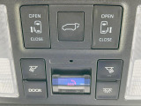 【パワーバックドア】スマートキーや運転席のボタンを押すだけでリアゲートが自動で開閉します!荷物を持っている時や、高い位置にあるバックドアを閉める際に便利な機能です♪