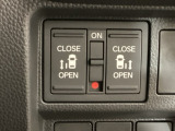 【両側パワースライドドア】両側がパワースライドドアになっており、運転席のスイッチやスマートキーでも開閉が可能です!開口部も広いので乗り降りも楽々♪