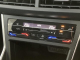 タッチコントロール式の2ゾーンのフレッシュエアフィルター付のフルエアコンディショナーです。