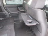 運転席・助手席シートバックテーブル付