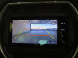 車両後方の映像を映すバックモニター。進路を確認しながら安全に車庫入れできます。