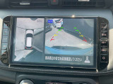 車を上から見下ろしているかのような映像で周囲の状況を確認できるアラウンドビューモニター。狭い駐車場や駐車が苦手な方でも安心。