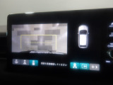 バックカメラの画像です。ガイドラインがスムースな車庫入れをサポートいたします!車庫入れの安心感がアップしますね☆