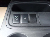 LDW(車線逸脱警報)が装備されておりドライバーが意図せずに白線を跨ぐと警告音で注意を促してくれます♪