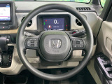 インテリアに合わせたデザインのステアリングは、運転される方のことも考え、運転しやすい形状、大きさです。是非一度、実際に触ってお確かめください。