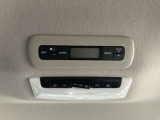 広い車内ですのでリアシート側にもエアコンが付いてますので快適に過ごせますよ。