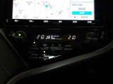 オートエアコンです。車内を設定温度に保ち、快適空間をキープします。
