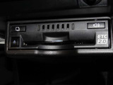 運転席お膝元にETCカード挿入口がございます。