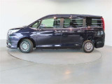 両側パワースライドドア付きだから、狭い駐車スペースなどでの 乗り降りラクラク!小さなお子さまのいるご家庭には嬉しい装備。