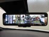 スマートルームミラー付きで後部座席に乗車してても後方がしっかり見れます