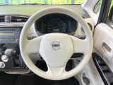 インテリアに合わせたデザインのステアリングは、運転される方のことも考え、運転しやすい形状、大きさです。是非一度、実際に触ってお確かめください。