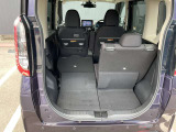 リヤシートは、分割して倒せるので、乗員や荷物に合わせてアレンジ可能です。