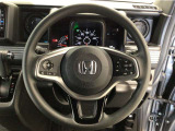 運転にかかわる様々な操作を安全に行えるように視点移動が少なく操作性に配慮されたスイッチ類が凝縮されたコクピットです。