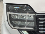 LEDヘッドライトは、点灯の瞬間から最大光量を発揮し、突然暗くなるトンネルなどでの安定感を高めます。