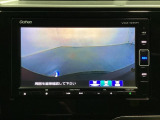 ギヤをR(バック)に入れるとナビの画面に後ろの映像が映るリアカメラ付です。後退時、コンディションが悪い視界でもカラーバックモニターがドライバーをサポートします。