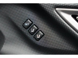 運転席のシートポジションメモリー機能は、登録済みの運転者と交代しても、シートポジションの変更の手間がかかりません。