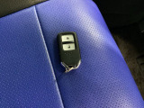スマートキーは荷物を持っている時でも、キーを取り出さずドアの施錠・開錠ができます。