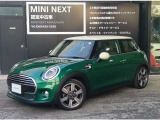 1959年に誕生したMINIは、そのゴーカート・フィーリングと呼ばれる特有のドライブ・フィーリングや、空間の創造的活用という哲学等の伝統を守りながらも、常に変化し続けてきた60年を記念して登場した特別仕様車!