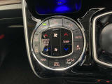 デュアルエアコンとは、運転席と助手席で、個別に温度設定ができる機能です。気温の感じ方は、人それぞれ違うもの。乗る人に優しい機能ですね。