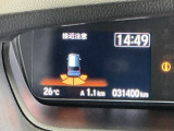 パーキングセンサーシステムは走行中に障害物が迫ると音と表示でお知らせ、低速走行時時の安心感を高めます