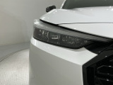 LEDヘッドライトは、点灯の瞬間から最大光量を発揮し、突然暗くなるトンネルなどでの安定感を高めます。