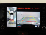 パノラミックビューモニター付きです。車両を上から見たような映像をディスプレイオーディオ画面に表示。運転席からの目視だけでは見にくい、車両周辺の状況をリアルタイムでしっかり確認できます。