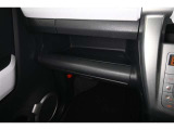 インパネテーブル装備!車内での小物などを一時的に置くとき利用できます。