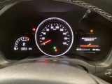 メーターの横に液晶カラーディスプレーを装備。航続可能距離等の情報やHonda SENSINGの注意・警告を表示します!